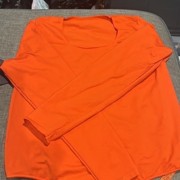 Skims Essential Long Sleeve Scoop Neck - Picture 10 of 10